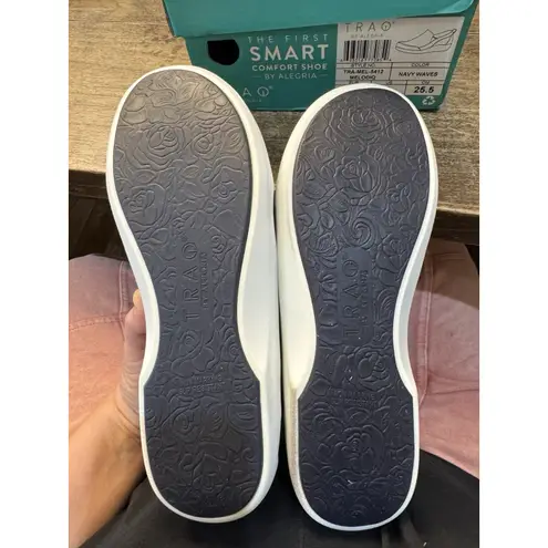 Traq by Alegria Women Size 39 US 9 Melodiq Navy Waves Walking Shoe Sneaker Clog Blue