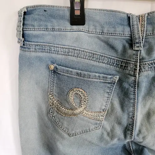 Seven7  Light Wash Mid-Rise Girlfriend Crop Denim Capri Women's Jeans Size 4