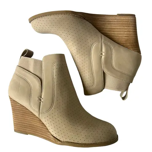 DV by Dolce Vita Women's Boots Size 9 Bootie Beige Gerdy Ankle Wedge New