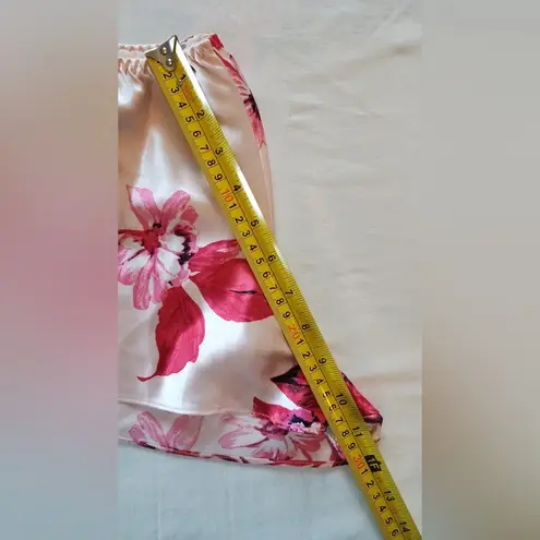 LILAC + LONDON Women's Sleepwear Size M Floral Satin Set ,Shiny Liquid Set Size M