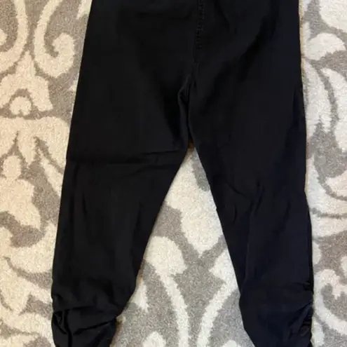 Newport News Black vintage Jeanology Capris Jeans Size 8