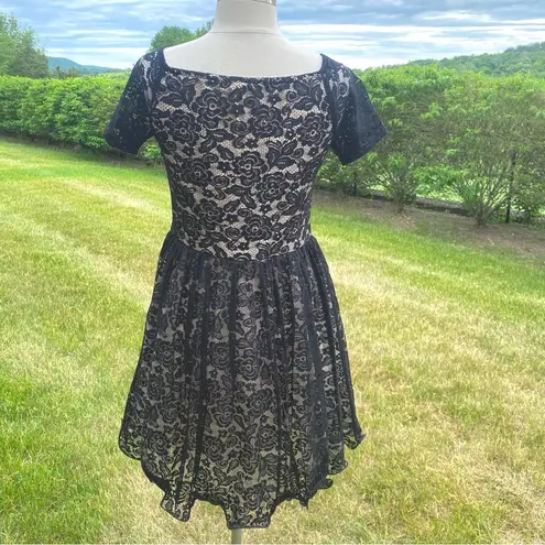 Chi Chi London 🌹HP🌹Chi Chi of London Lace Dress