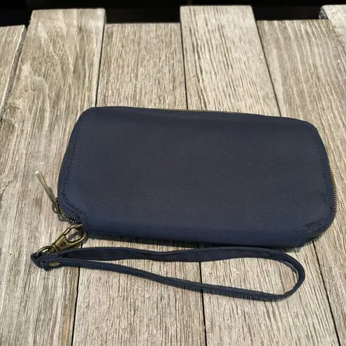Travelon  RFID Blocking Signature Pleated Double Zip Wallet  7.75" x 4" x‎ 1" - Image 2