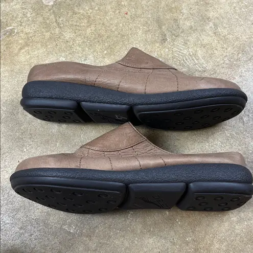 Dansko Mushroom Brown Leather Slip-On Shoes
Size: 38