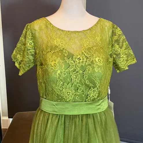 Women’s Full Length Tulle & Lace Sort Sleeve Dress with Zip Up Back Size 12 NWT Green