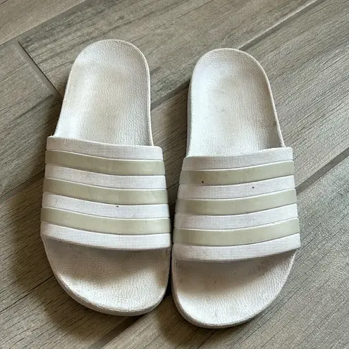 Adidas  slides thumbnail 1