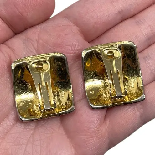 Vintage Unsigned Gold Tone & Black Clip On Earrings Statement Zebra Animal Print