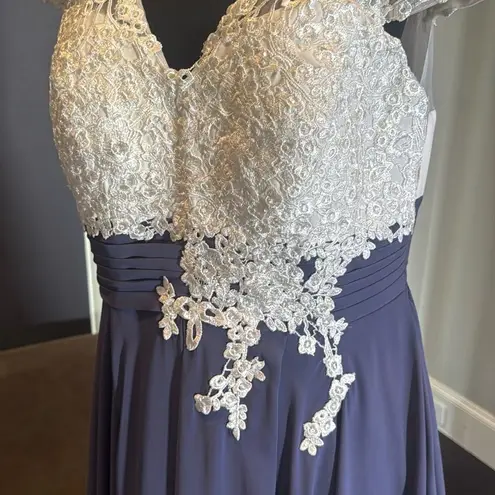 Women’s Ivory Lace Top Chiffon V