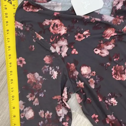 Rachel Ashwell NWT Gray with Lavender, Pink, Red Floral Print 3/4 Sleeve V-Neck