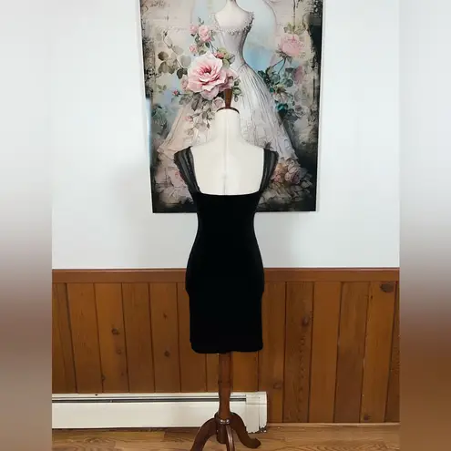 Super Cute Vintage 90s 5*7*9 Black Velvet Mini Dress! Size XS