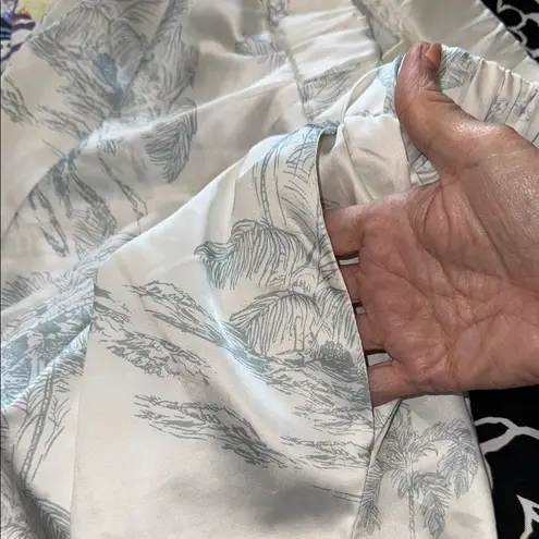 VINTAGE HAVANA White & Blue Tropical Print Stretch Waist Satin Shorts Size Small