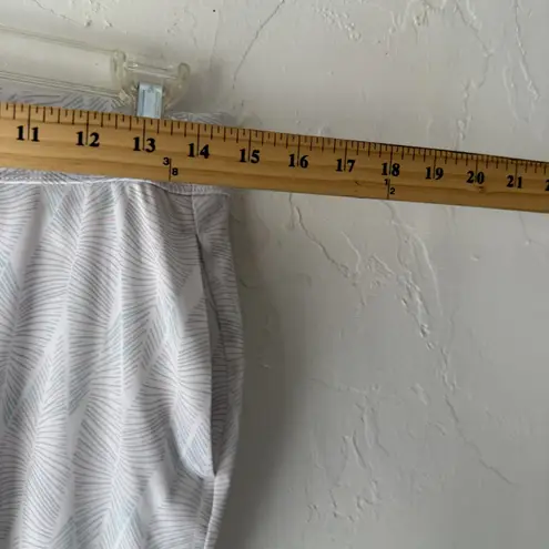 Greg Norman Skort Womens Medium White Aqua Feather Print Golf Activewear Pockets