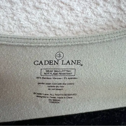 Caden Lane Women’s Bamboo Green Solid Wrap Crossover Maternity Robe One Size Size undefined