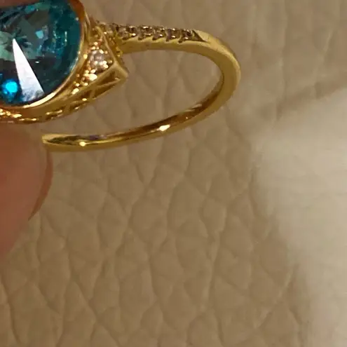 None Vintage Gold Tone Statement Ring Blue Crystal Gem Size 7