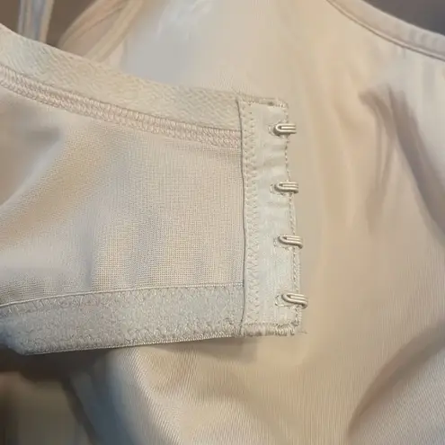 Cacique underwire smooth balconette bra - nude color NWOT - size 46DDD