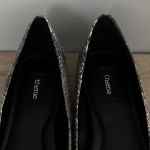 Theme Shoes Snakeskin Print Buckle Accent Low Heeled Pumps Women Size 8.5W Edgy Tan