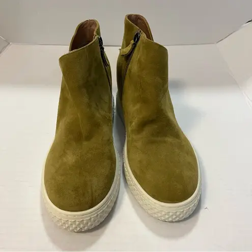 Aerosoles Zia Olive Green Suede Wedge Sneakers Sz 10.5 NWOT/ No Box