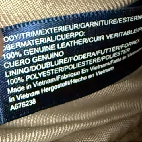 AMERICAN LEATHER Co. Burgundy Pebbled Leather Cleveland Crossbody Bag in Grape Purple