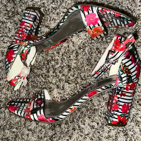 Worthington NWT  Floral Strappy Wedge Sandals