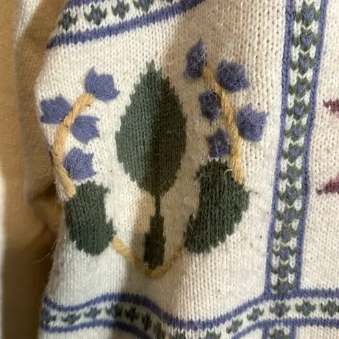 Alfred Dunner Vintage 1990s Y2K Cream Sweater With Embroidered Pattern Large