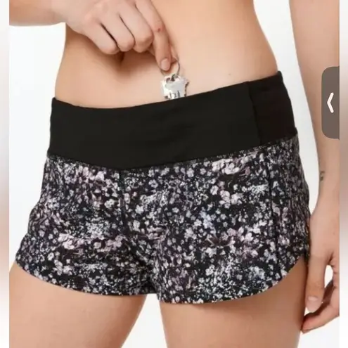 Lululemon  Women Run 2.5” Speed Up Shorts Floral Spritz Multi Black Print  Size 6 thumbnail 1