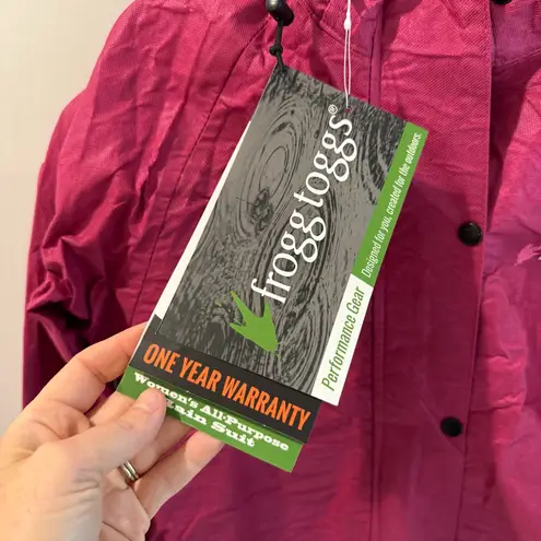 NWT Frogg Toggs Women’s All Purpose Waterproof Rain Jacket Black Cherry Medium Pink