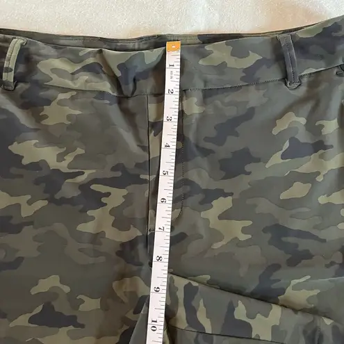 Spanx  Women’s Size L Large Green Camo Army Sunshine Pull on Shorts - Image 3