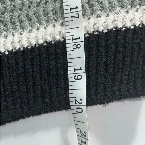 Boutique Striped Grey Black Striped Round Neck Loose Knit Sweater Women’s Size Small