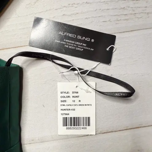 Alfred Sung NWT - - Women’s Hunter Green Cap Sleeve Cocktail Dress - Size 12