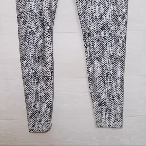 Balance Collection Women's Black White Monochrome Patterned High Rise Leggings