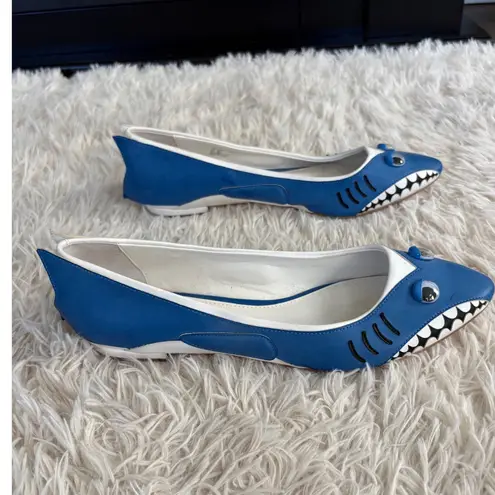 RARE Katy Perry Women's Blue Shark Flats Size 8.5 Novelty Fun Low Heel Shoes