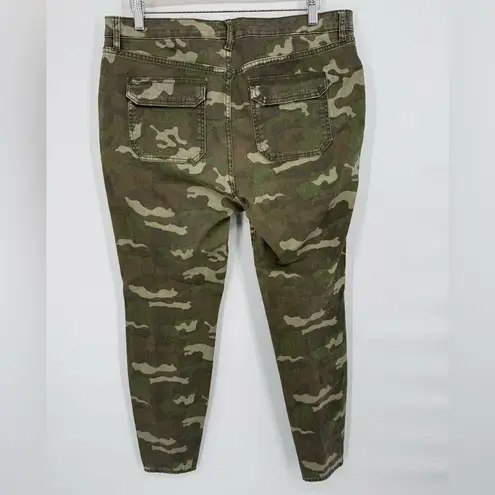 William Rast Skinny Green Camo Jeans with Front Zippers Size 32