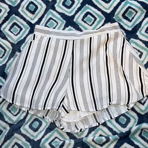 Lulus Exclusive the Showcase White Stripe Strapless Top with Shorts