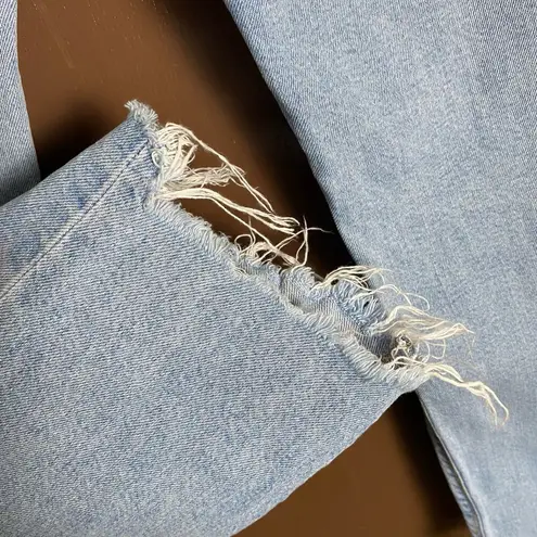 American Eagle  Sz 10 Reg Curvy Mom Jean Distressed Blowout Knee Light Wash Denim