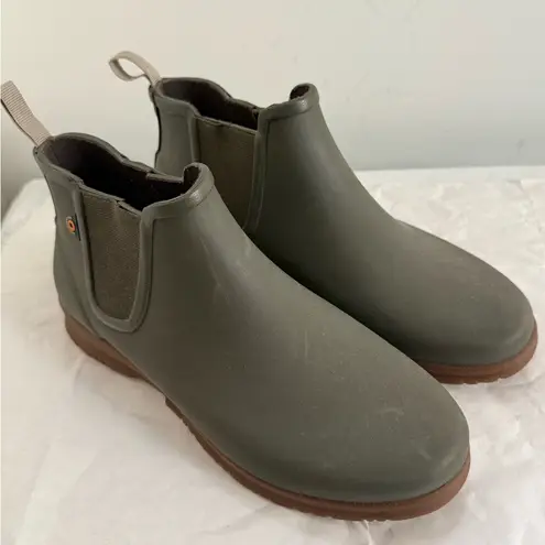 NWOB Sweetpea II Women’s Chelsea Dark Green Ankle Rain Boots Size 6