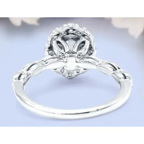 Boutique NEW Women’s White Gold Filled Oval Simulated Diamond Engagement Ring, Sz 7