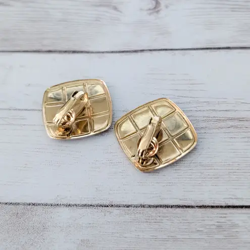 Vintage Clip On Earrings Black, Red, Gold Tone Checkered Pattern Red