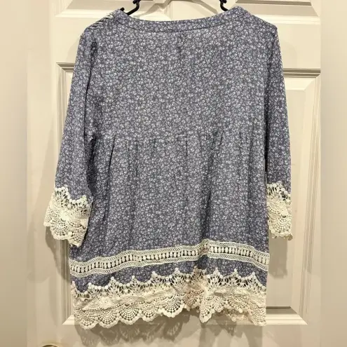 Entro  Antique Blue and White Floral Lace Trim Boho Top women’s size‎ Small