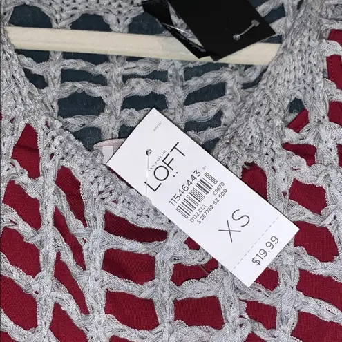 🥰 2 pc Grey cold shoulder sweater/ crimson tank top perfect for game day! Gray