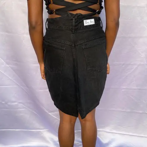 Paris Blues Vintage high waisted black denim skirt
women’s size 11