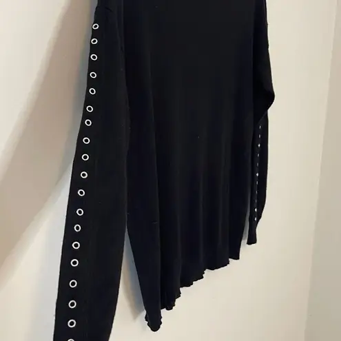 Magnolia Grace Women’s Sweater. Size Small.Black Black