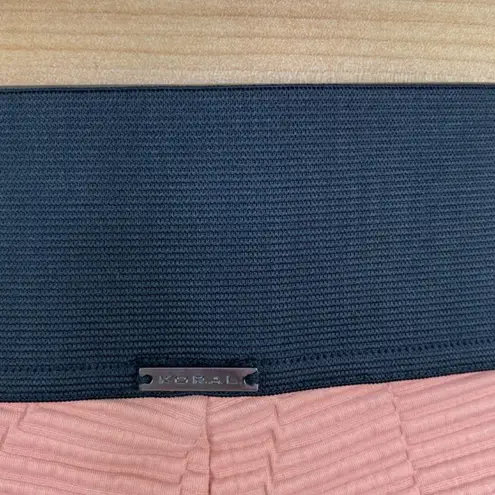 Koral Peach Salmon Black Leggings Textured Cropped Womens Size Small