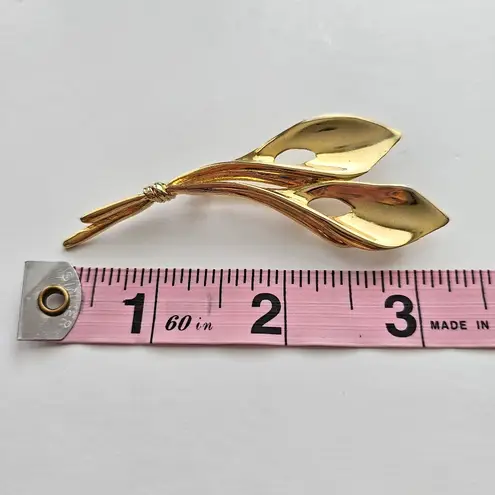 Cala Lily Flower Gold Tone Metal Pin Brooch