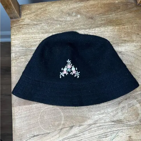 Berkshire Fashions Lambswool Black Bucket Hat w/ floral embroidery Y2K 2000s