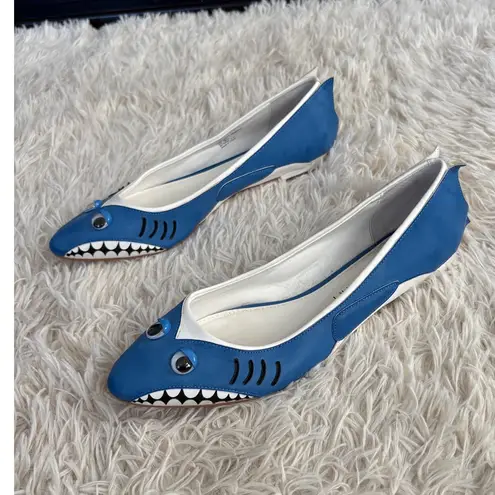 RARE Katy Perry Women's Blue Shark Flats Size 8.5 Novelty Fun Low Heel Shoes