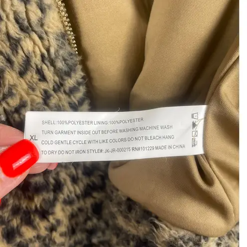 Ashley by 26 International Leopard Print Cozy Full Zip Lined Full Zip Size XL