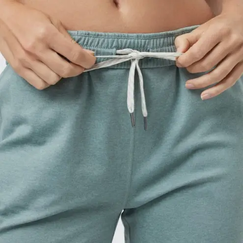 Vuori Boyfriend Sweatpant Mid Rise 7/8 Length in Vintage Pistachio Heather XS