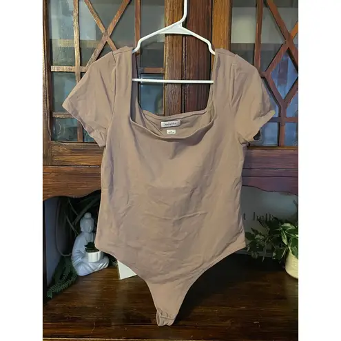 Babaton Square Neck Short Sleeve Bodysuit Taupe XL