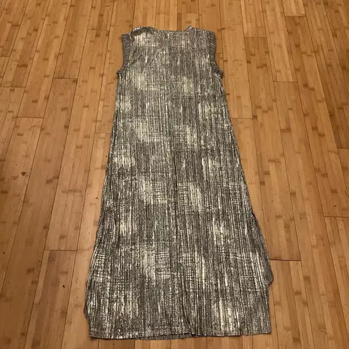 Akemi + Kin Elegant Silver Sleeveless Midi Dress - Image 4