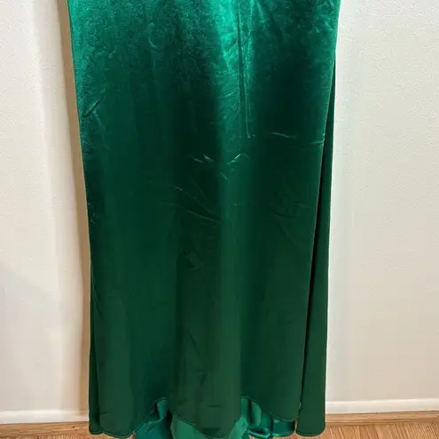 Mac Duggal Ieena for emerald green square neck line long gown dress size 4